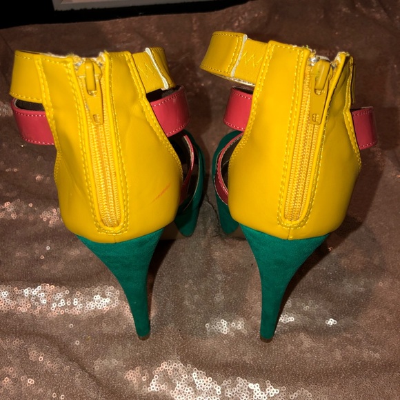 CHARLOTTE RUSSE | Platforms - Picture 4 of 8